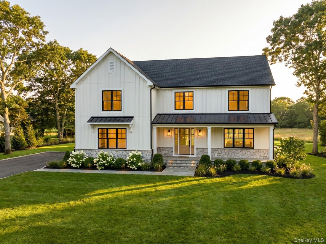 House in Manorville, New York, United States 1 - 17953769