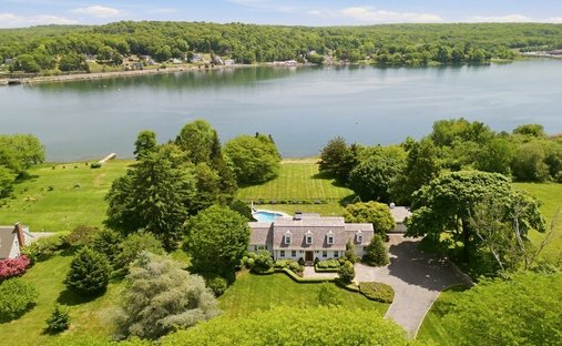 House in Tiverton, Rhode Island, United States 1