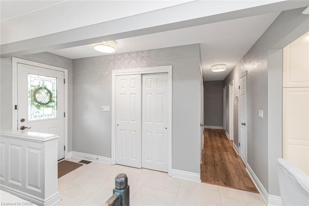 House in Hamilton, Ontario, Canada 3 - 18141697