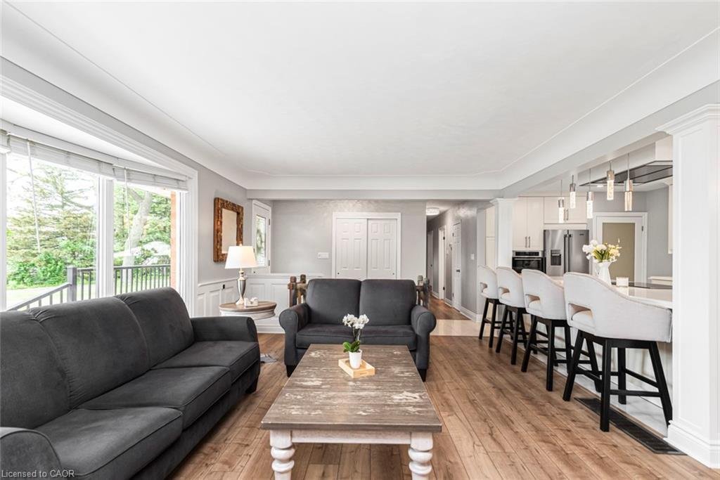 House in Hamilton, Ontario, Canada 5 - 18141697