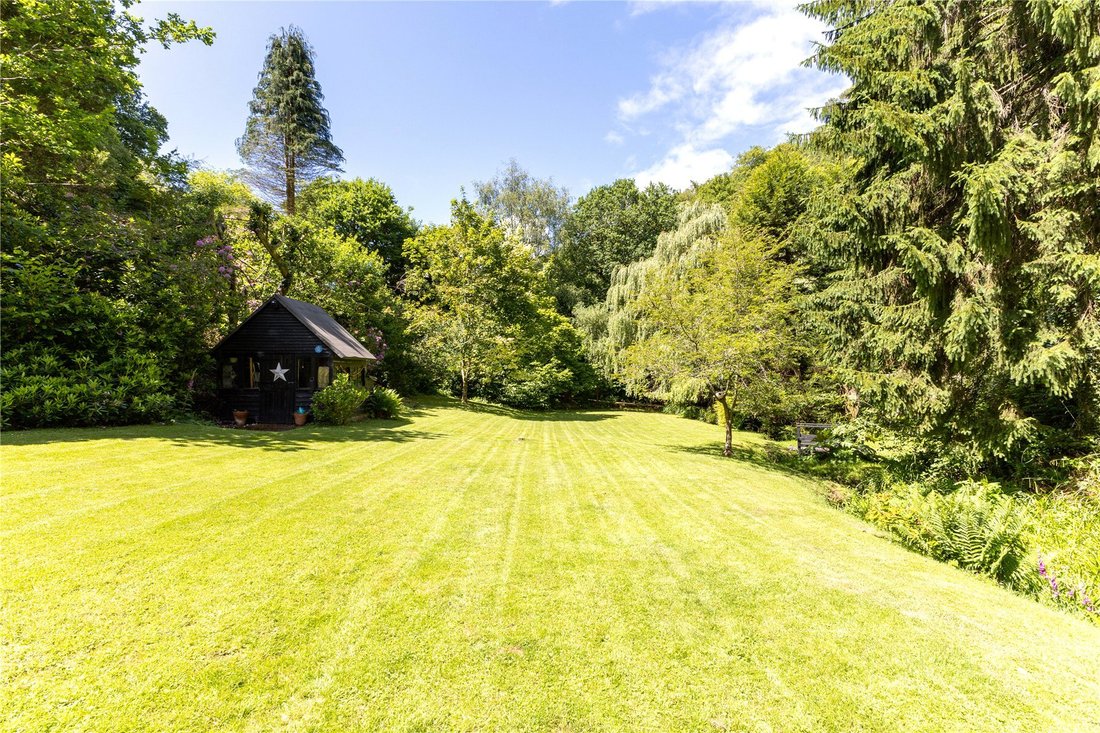 House in Headley Down, England 2 - 17860950