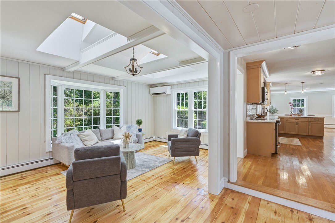 House in Cranston, Rhode Island, United States 4 - 18140679