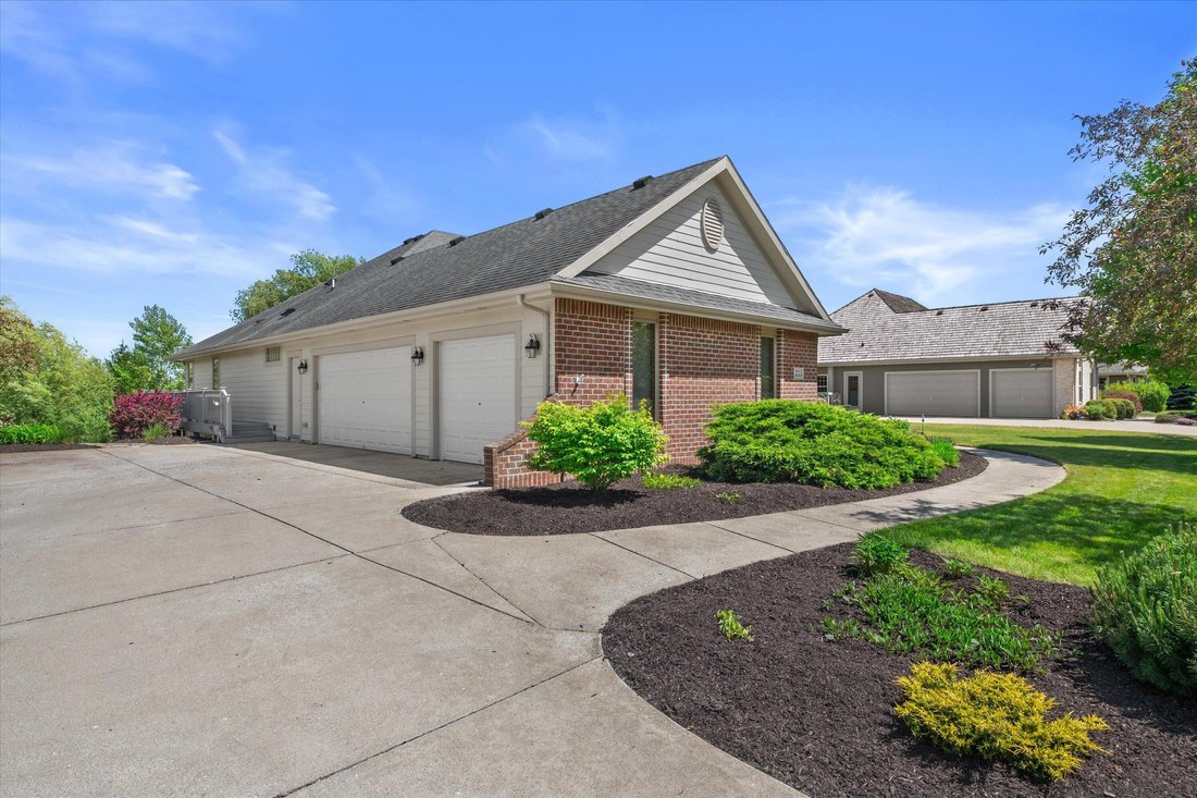 House in Menomonee Falls, Wisconsin, United States 4 - 18141735