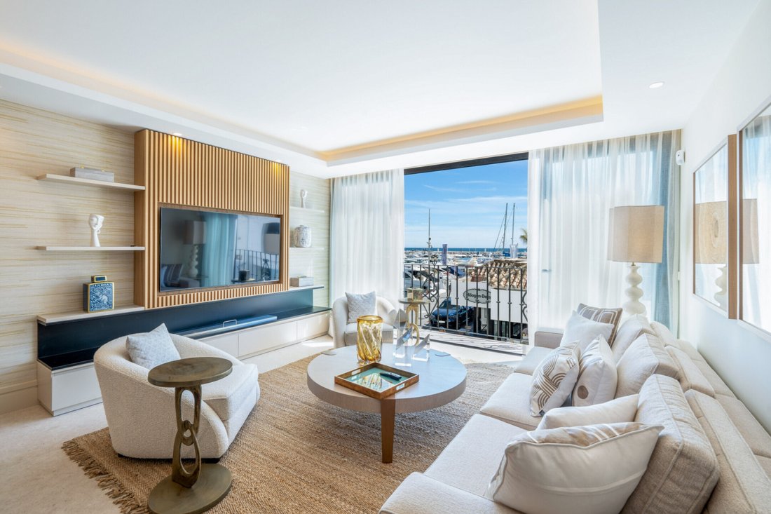 Apartment in Puerto Banus, Marbella, Spain 2 - 18142225