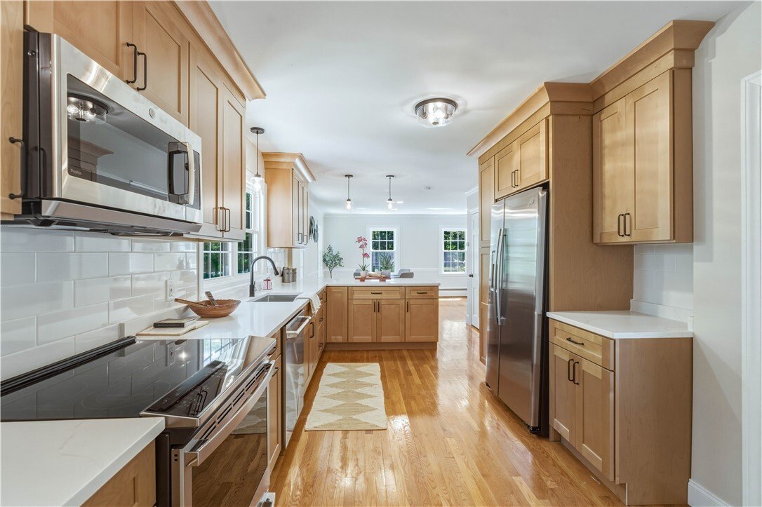 House in Cranston, Rhode Island, United States 5 - 18140679