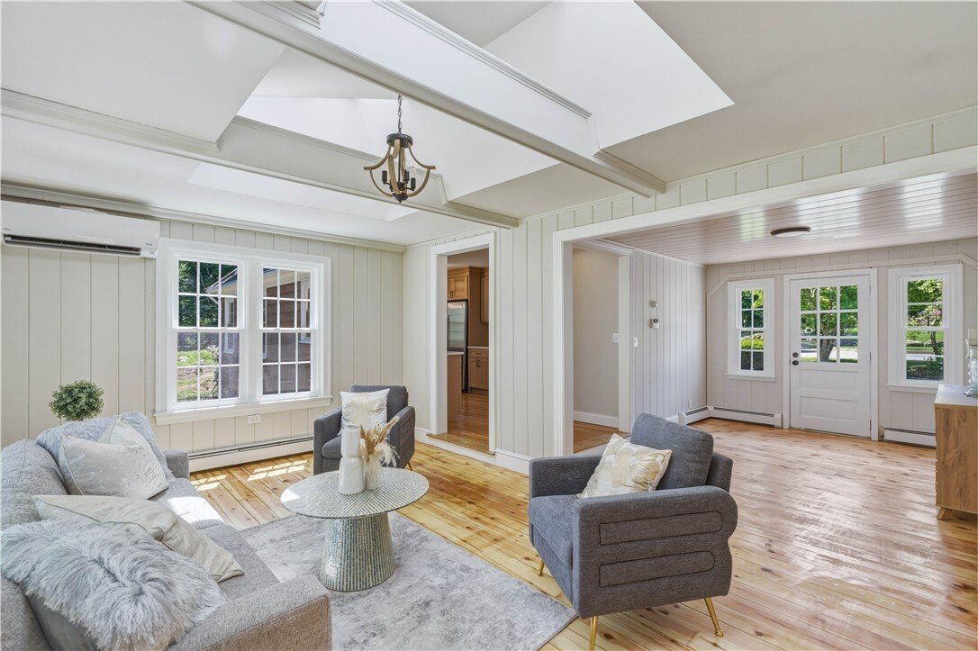 House in Cranston, Rhode Island, United States 3 - 18140679
