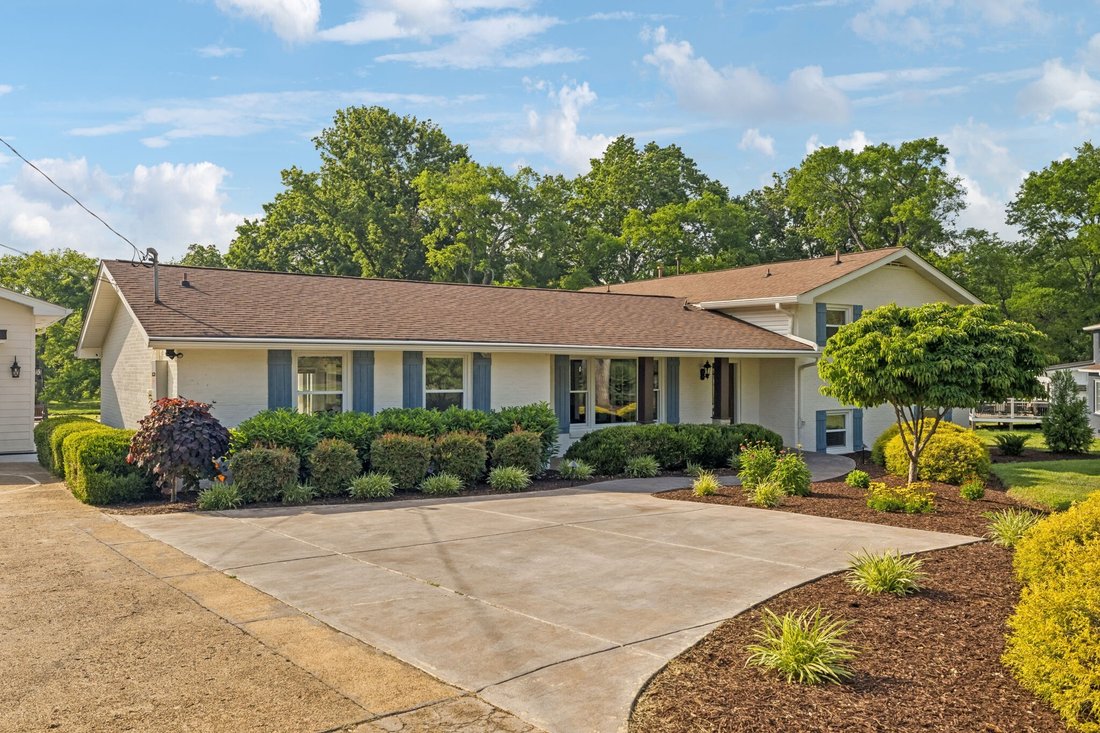 House in Hendersonville, Tennessee, United States 4 - 18140897