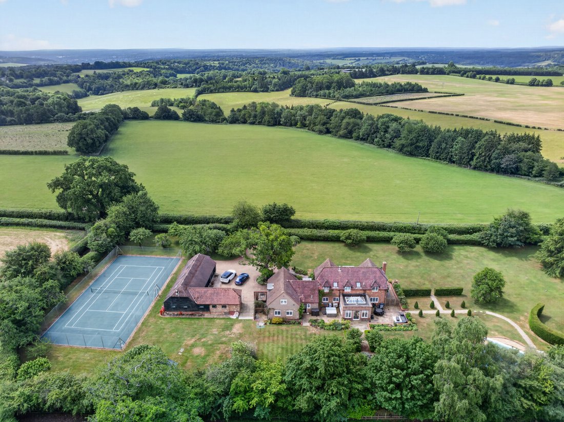 Country House in Buckinghamshire, England 1 - 18142479