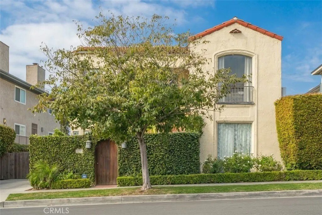 Los Angeles, California, United States 2 - 18142304