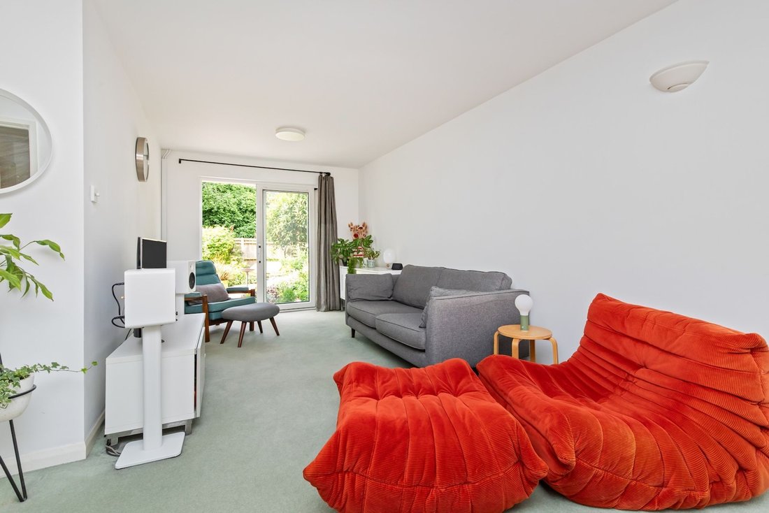 House in Fivensgreen, Horsham, England 2 - 18142647