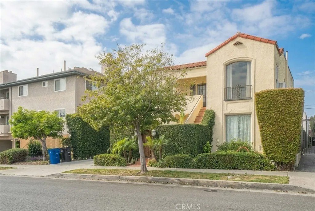 Los Angeles, California, United States 3 - 18142304