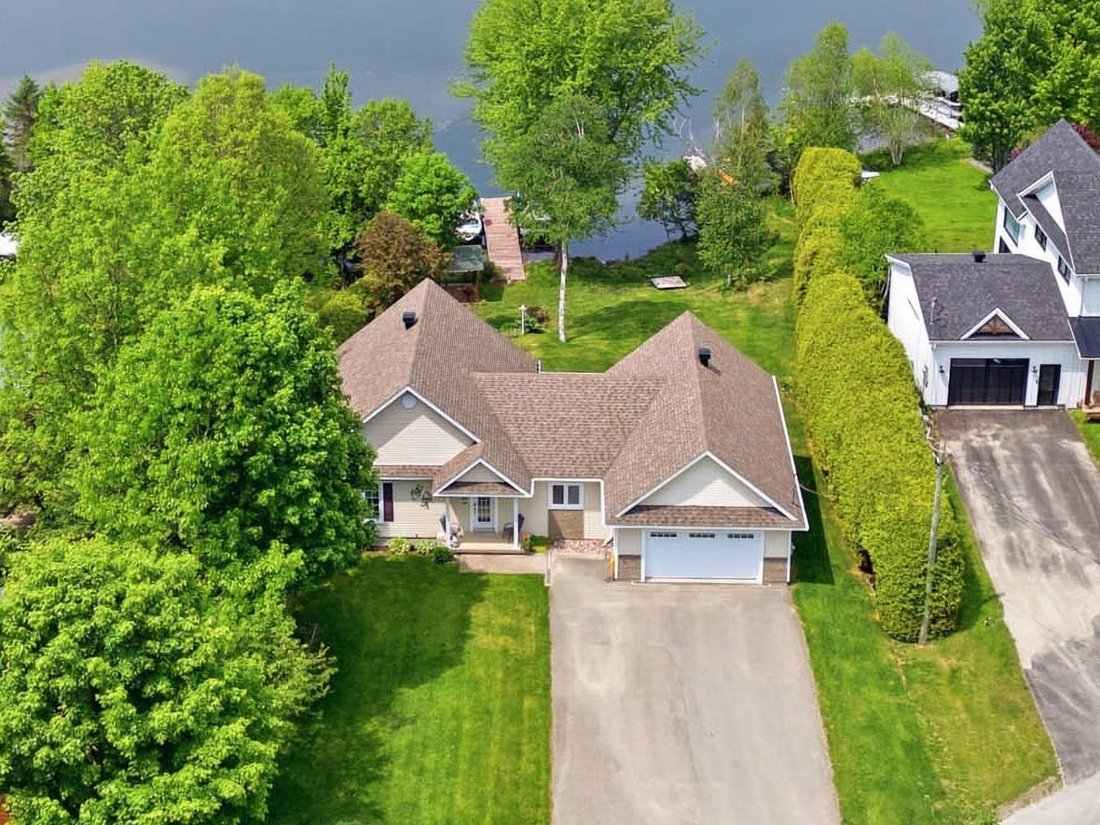 House in Sherbrooke, Quebec, Canada 1 - 18142469