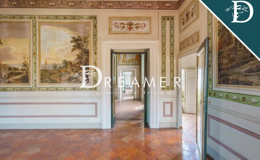 Apartment in Historic Center, Lucca, Tuscany 1
