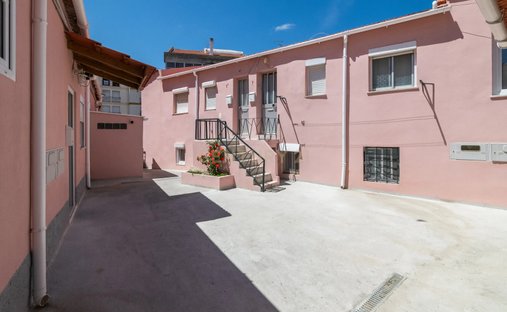 House in Sacavem, Lisbon, Portugal 1