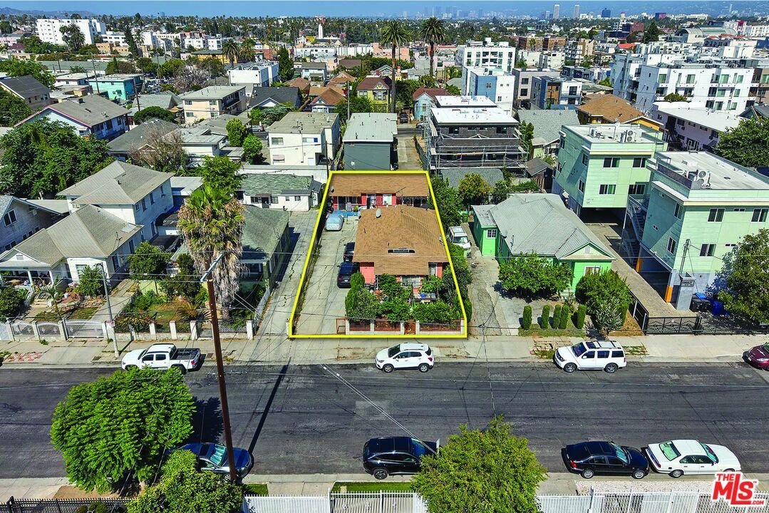 Los Angeles, California, United States 5 - 18143309