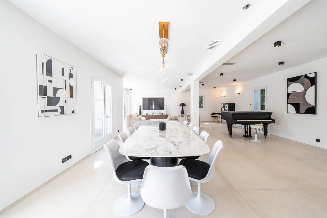 Villa in Vallergues, Cannes, France 3 - 18142851