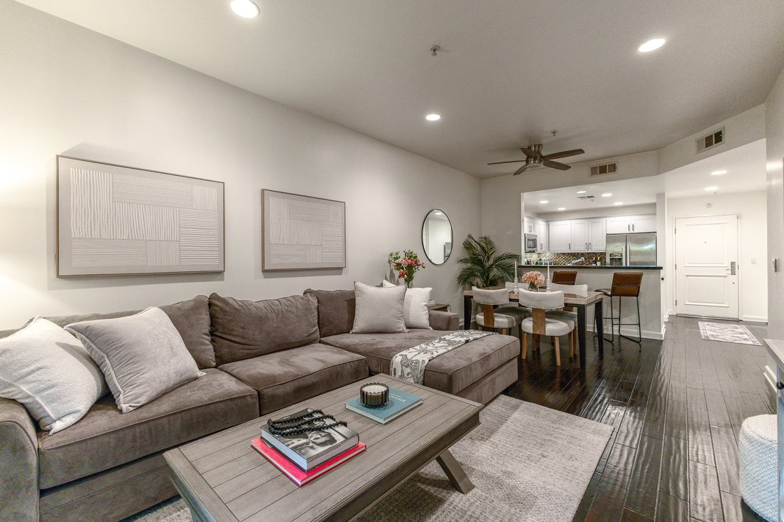 Condo in Los Angeles, California, United States 3 - 18143102