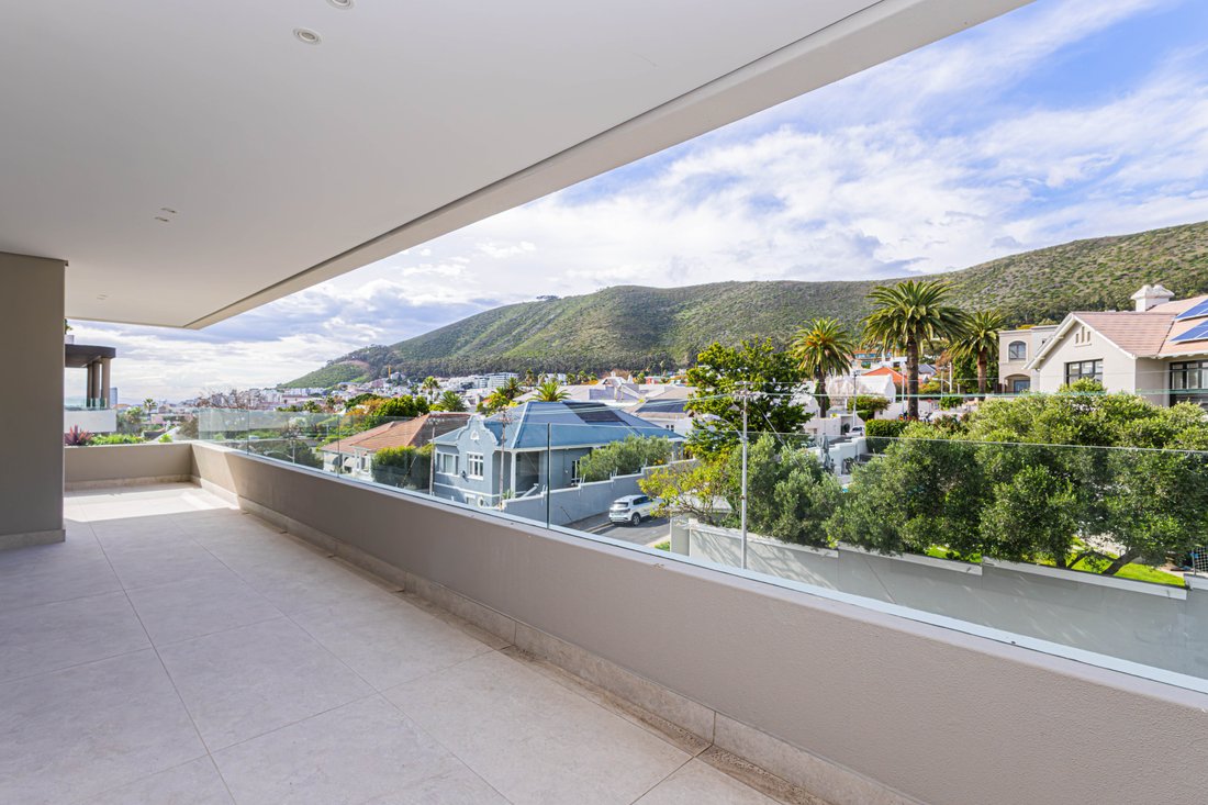 Apartment in Fresnaye, Bakoven, Cape Town 3 - 18143095