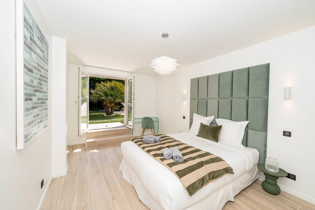 Villa in Vallergues, Cannes, France 3 - 18142851