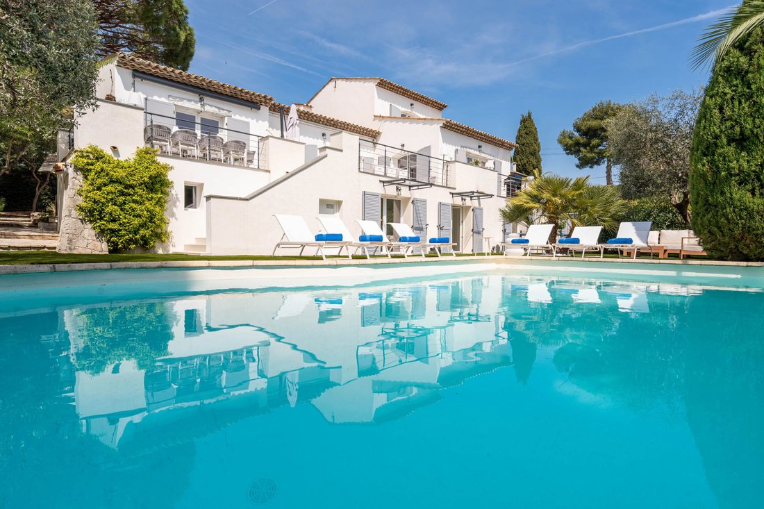 Villa in Vallergues, Cannes, France 1 - 18142851