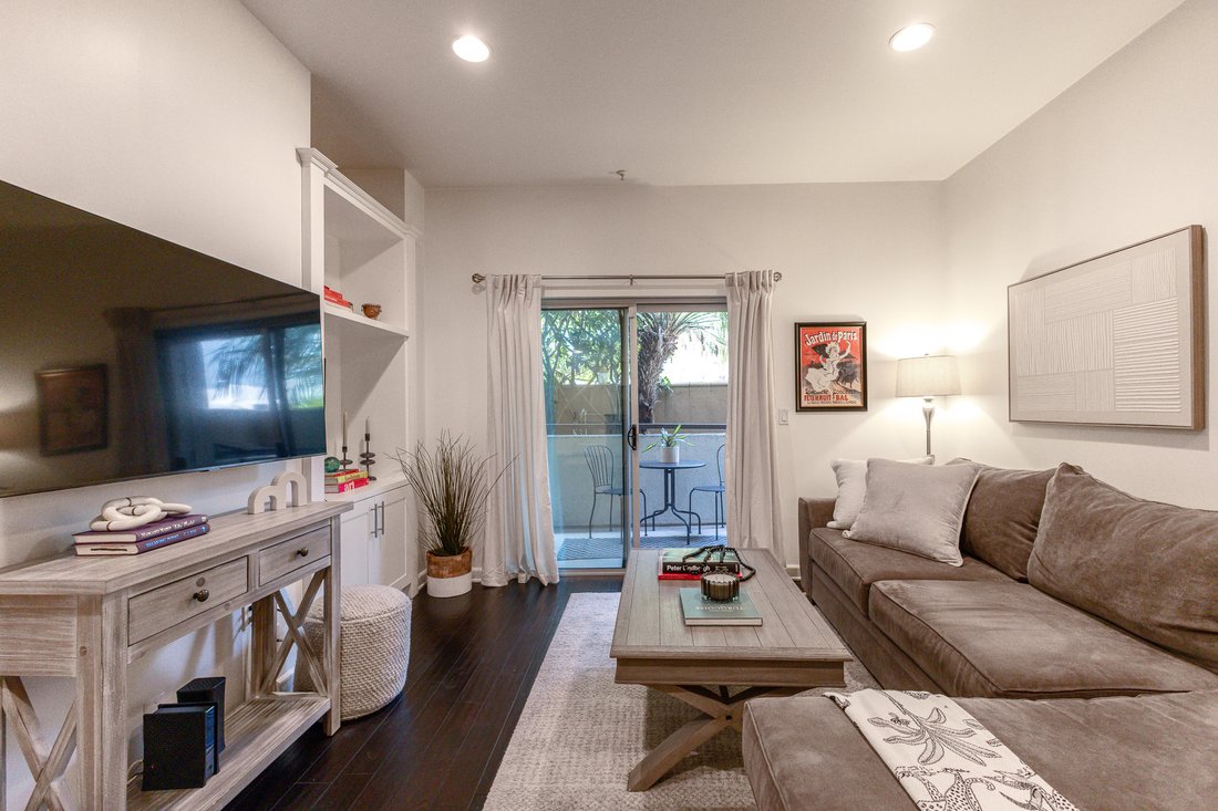 Condo in Los Angeles, California, United States 2 - 18143102