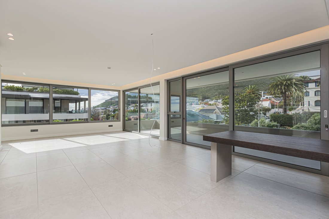 Apartment in Fresnaye, Bakoven, Cape Town 5 - 18143095