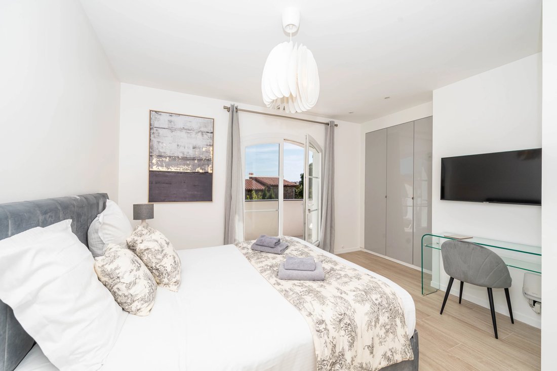 Villa in Vallergues, Cannes, France 5 - 18142851