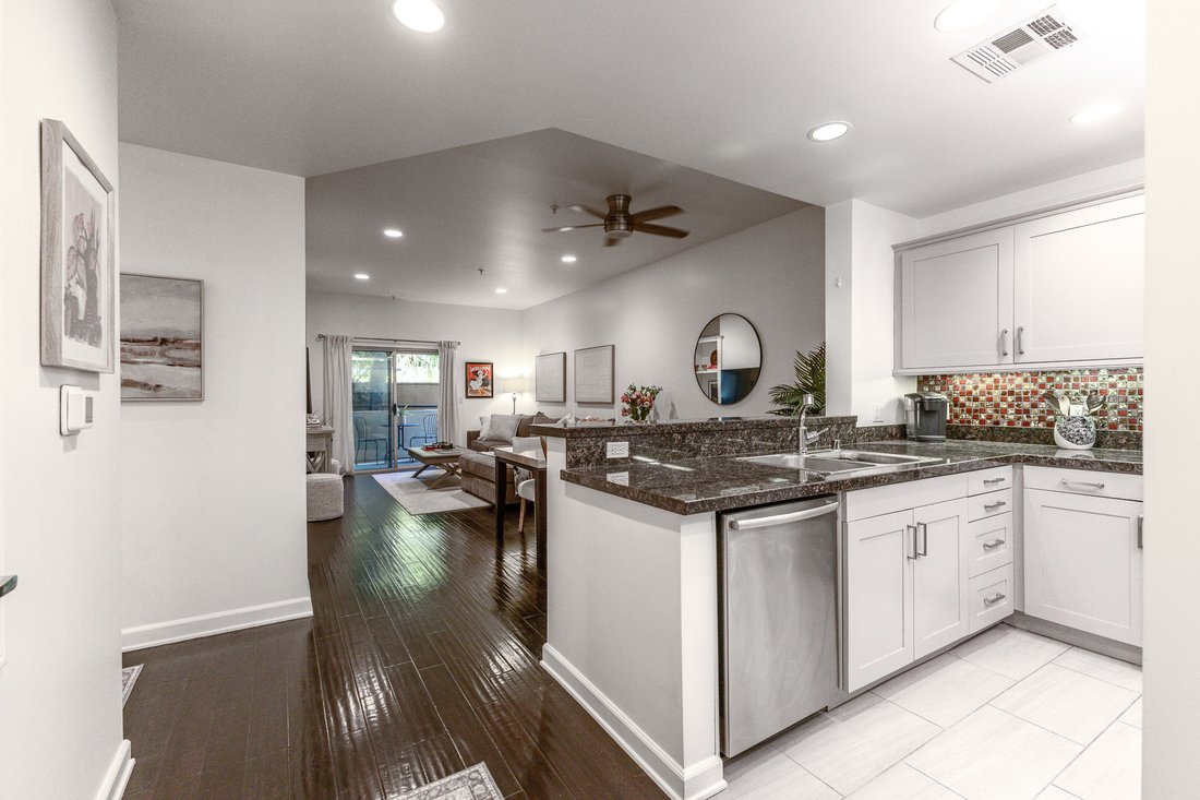 Condo in Los Angeles, California, United States 5 - 18143102