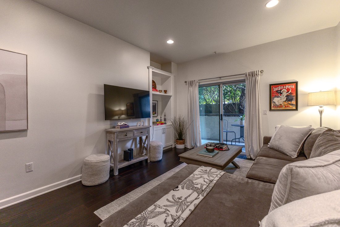 Condo in Los Angeles, California, United States 4 - 18143102