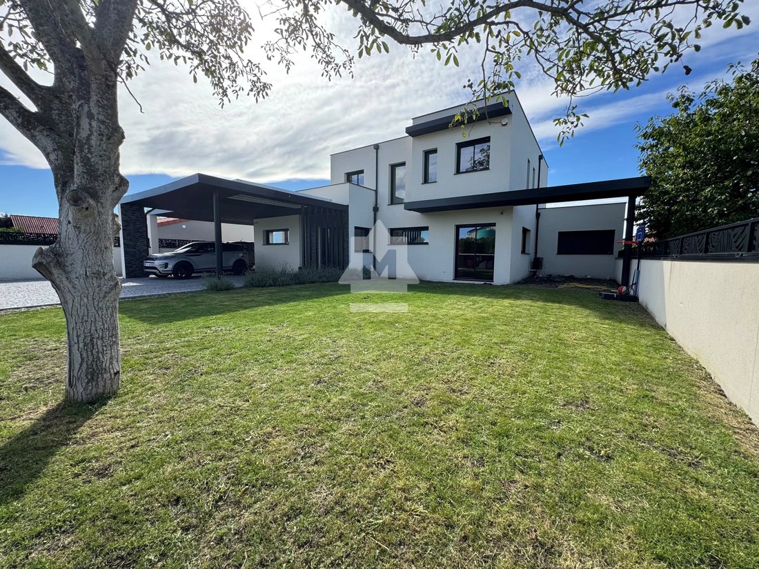 Villa in Chavaroux, Auvergne-Rhône-Alpes, France 2 - 17694872