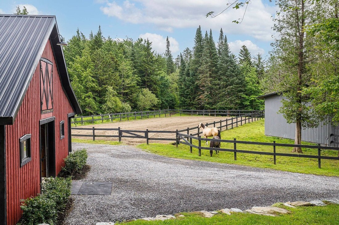 House in Lac-Brome, Quebec, Canada 4 - 15972392