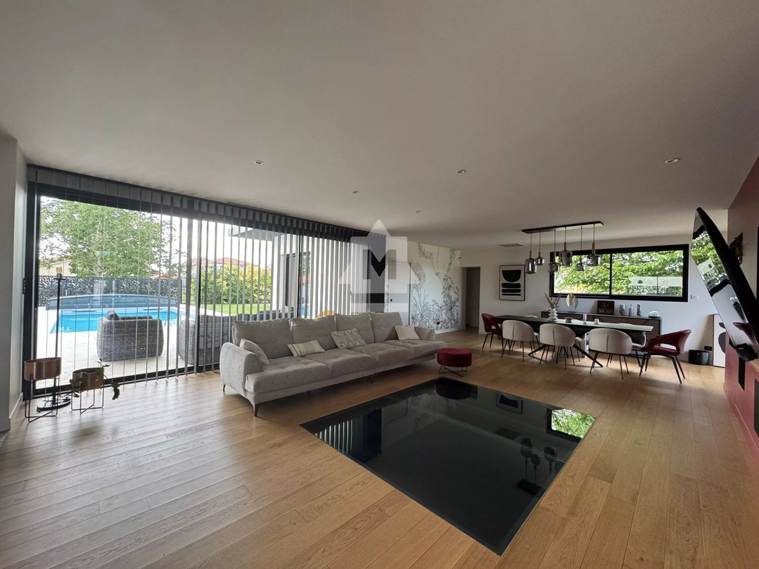 Villa in Chavaroux, Auvergne-Rhône-Alpes, France 5 - 17694872
