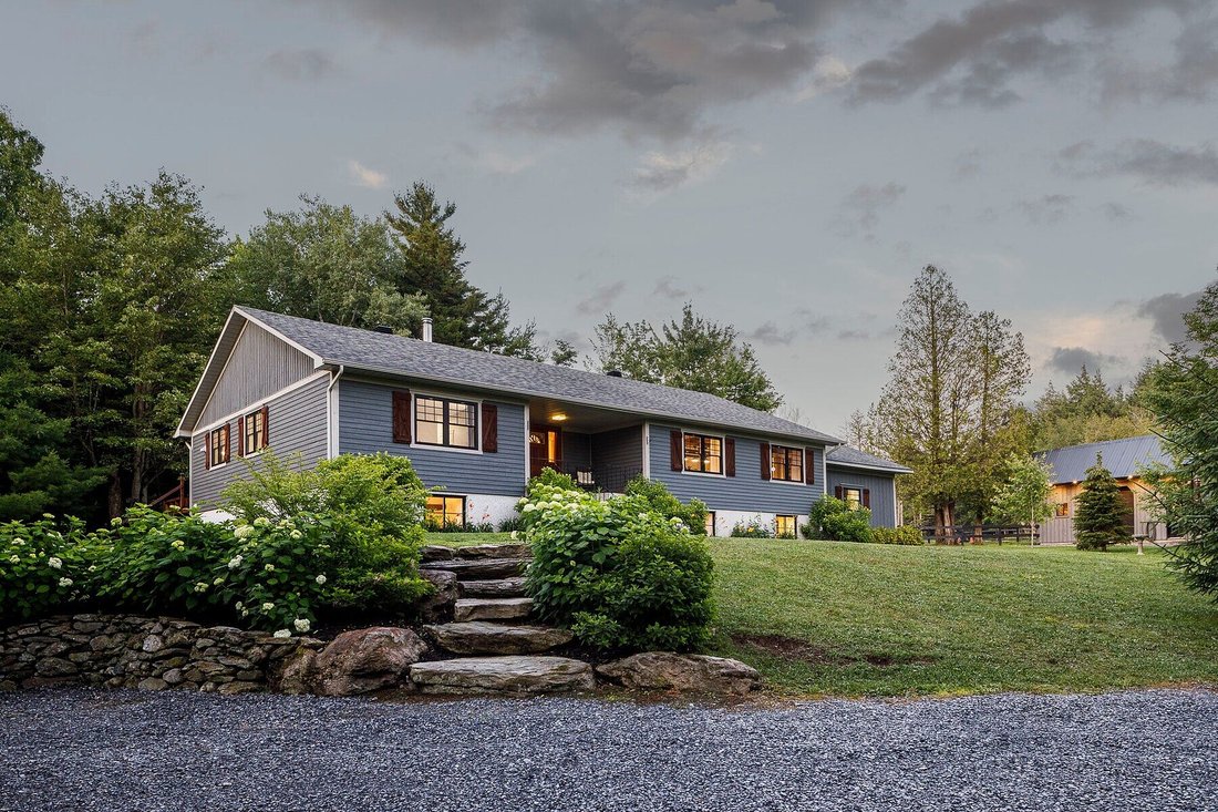 House in Lac-Brome, Quebec, Canada 2 - 15972392