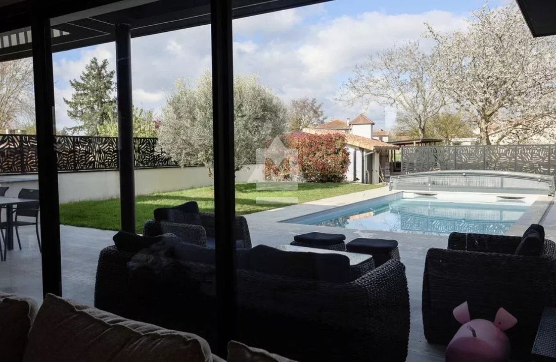 Villa in Chavaroux, Auvergne-Rhône-Alpes, France 4 - 17694872