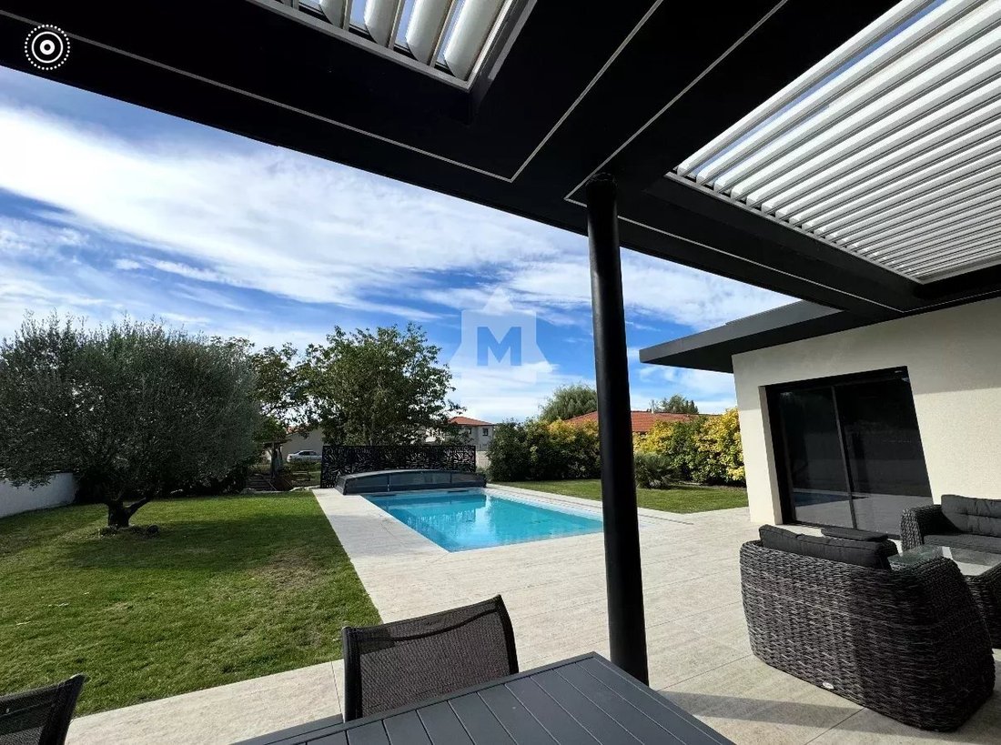 Villa in Chavaroux, Auvergne-Rhône-Alpes, France 3 - 17694872