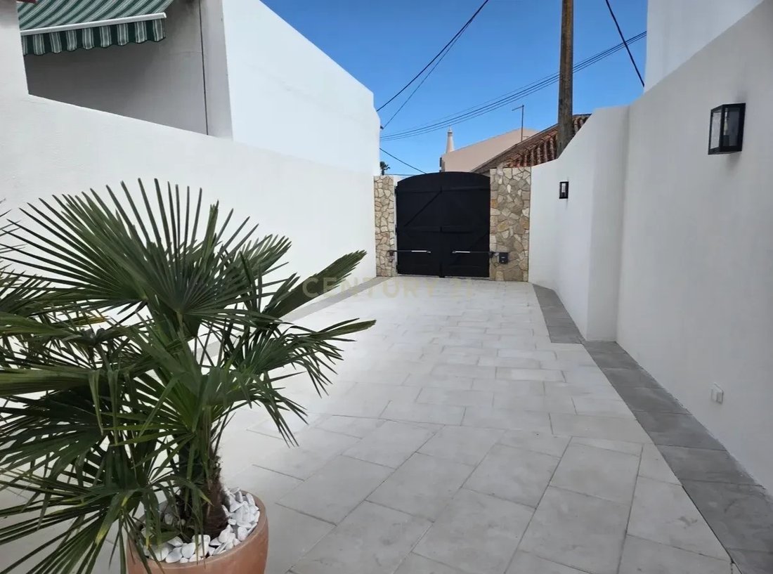 Villa in Alcantarilha, Algarve, Portugal 2 - 18142665