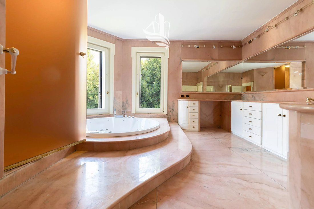 Villa in Chiari, Lombardy, Italy 4 - 18143210