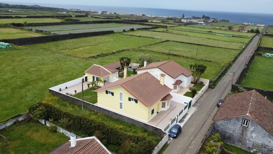 Villa in Calhetas, Azores, Portugal 3 - 18142673