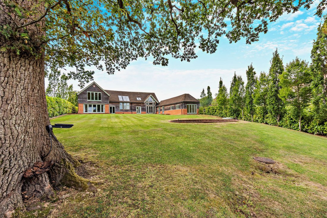 House in Guildford, England 2 - 18144501