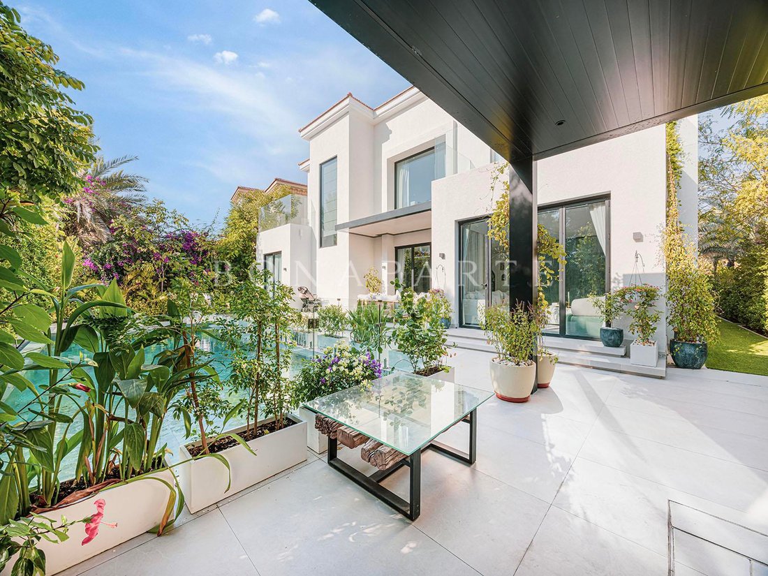 Villa in Jumeirah Islands / Juzur Jumeirah, Dubai, United Arab Emirates 2 - 16942472