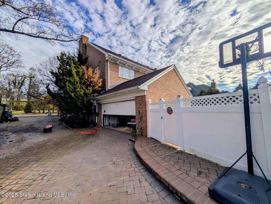 House in New York, New York, United States 4 - 18144443