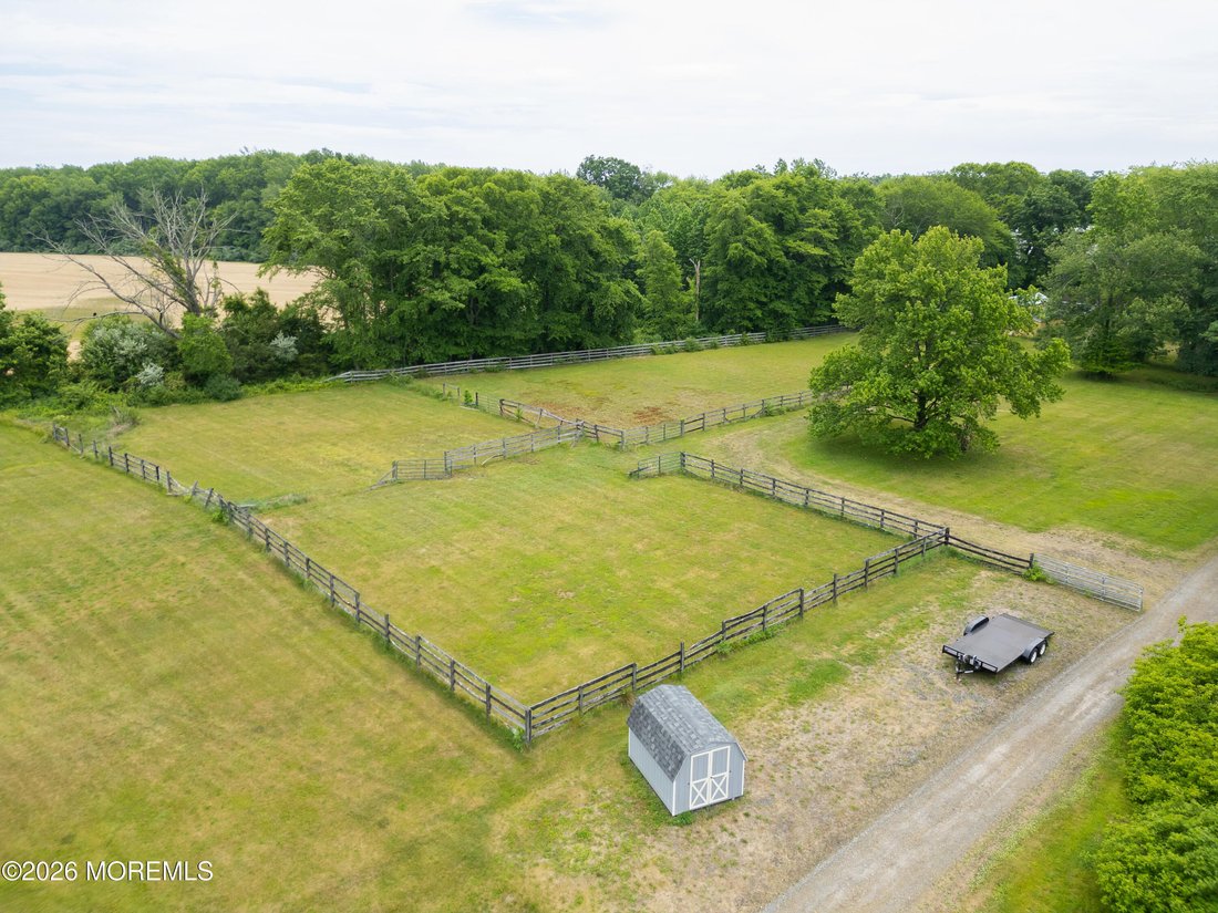 House in Upper Freehold, New Jersey, United States 3 - 18144366