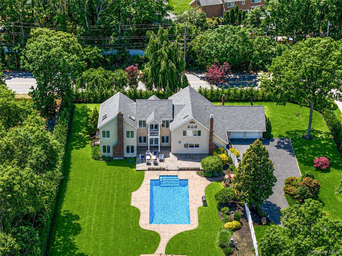 House in Manorville, New York, United States 3 - 18144627