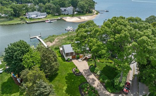 House in Aquebogue, New York, United States 1