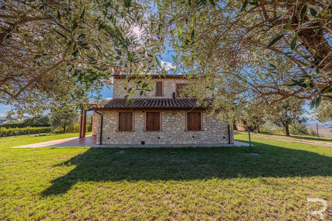 Villa in Volterra, Tuscany, Italy 2 - 18144021