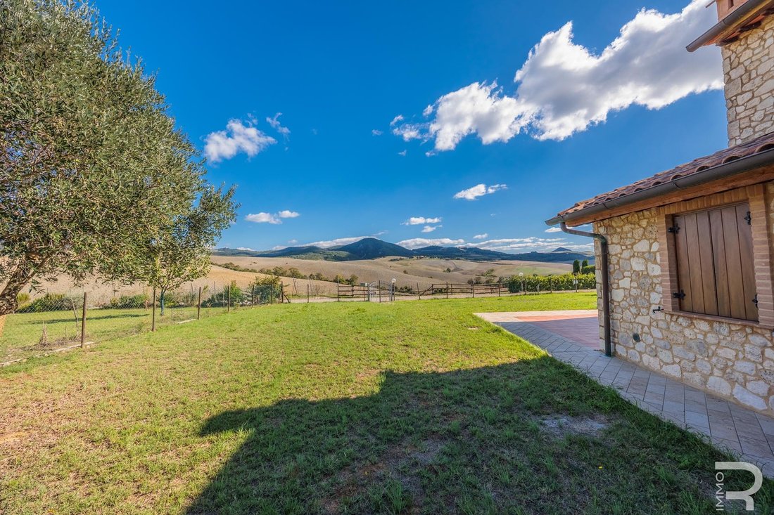 Villa in Volterra, Tuscany, Italy 3 - 18144021