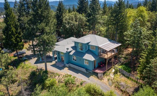 House in Cave Junction, Oregon, United States 1