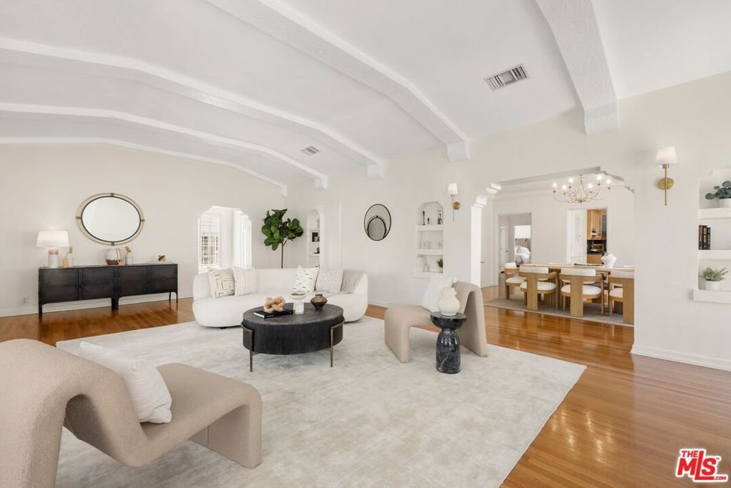 Los Angeles, California, United States 5 - 18147860