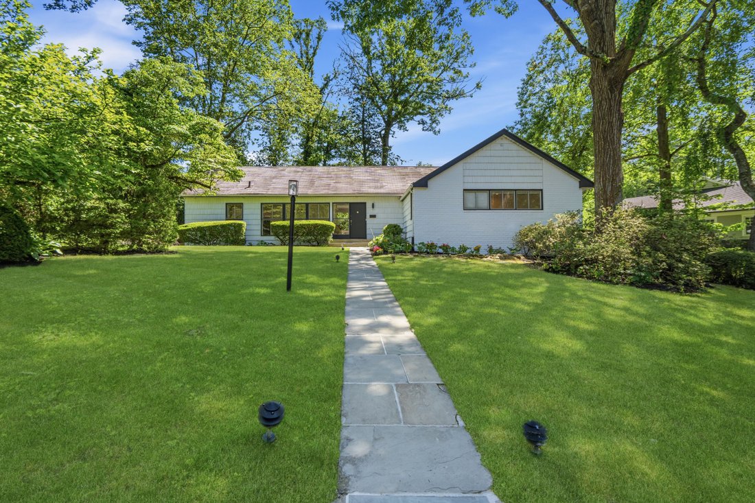 House in East Hills, New York, United States 1 - 18147289