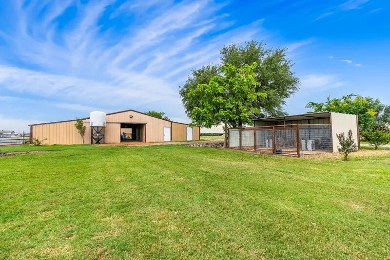 Farm Ranch in Krum, Texas, United States 3 - 18149867